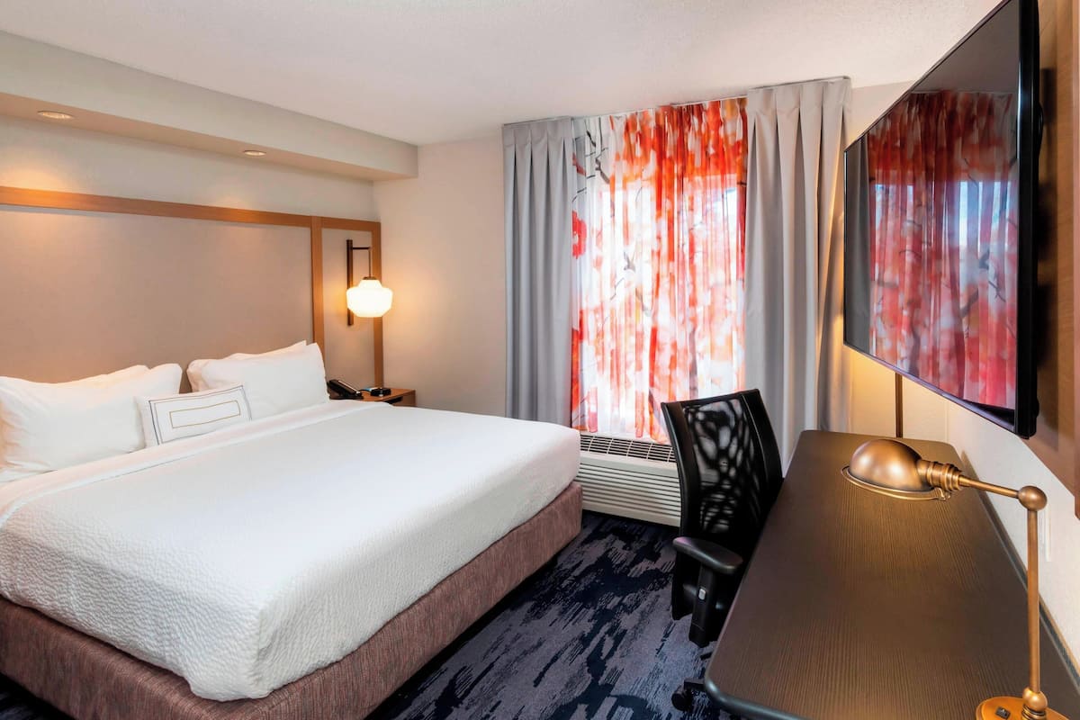 executive suite, 1 king bed with sofa bed | 1 bedroom, memory-foam beds, in-room safe, desk