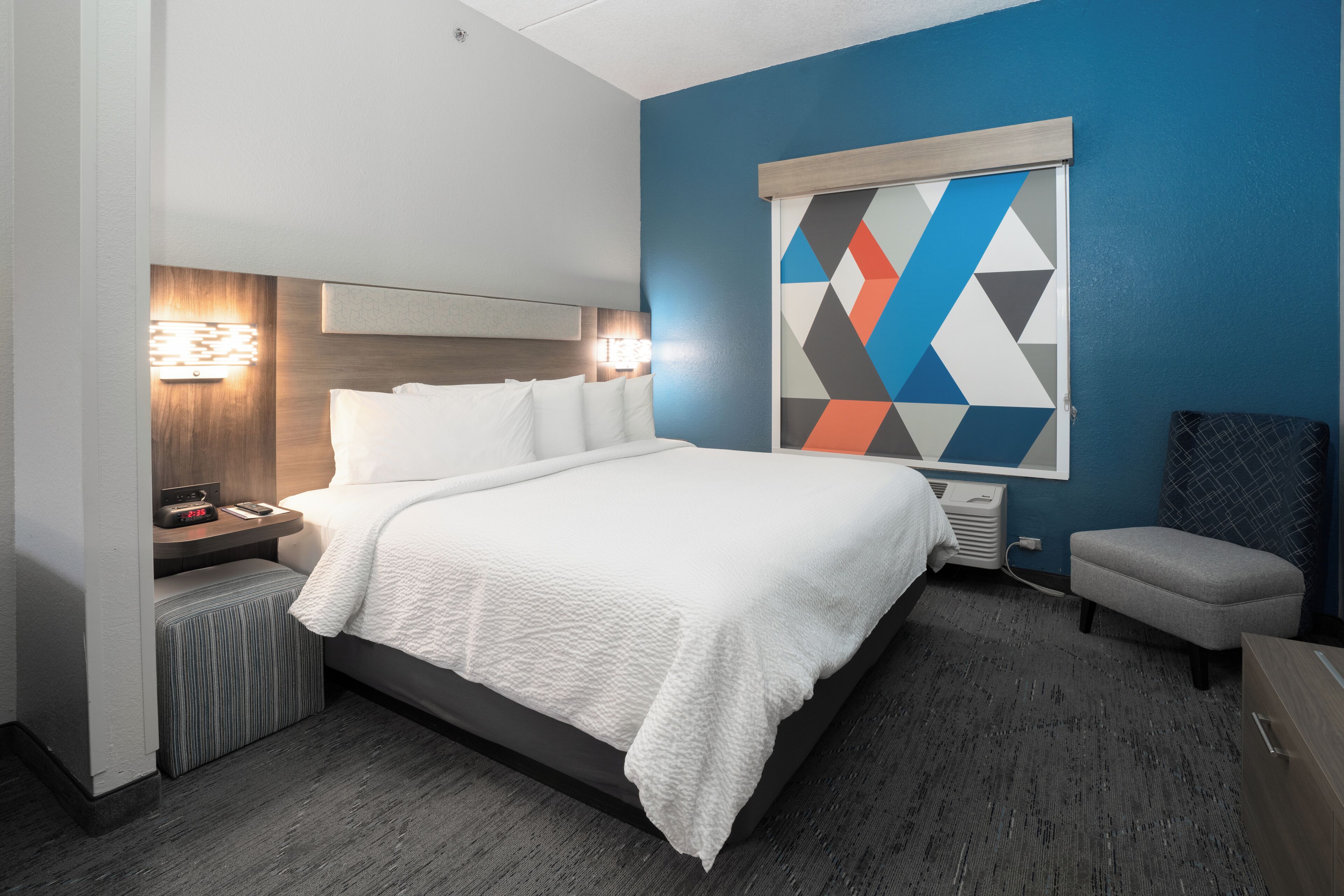 suite, 1 bedroom (feature) | 1 bedroom, in-room safe, desk, laptop workspace