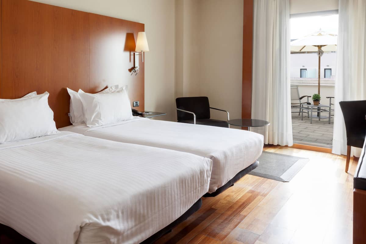 superior room, 2 single beds, non smoking | minibar, in-room safe, desk, soundproofing