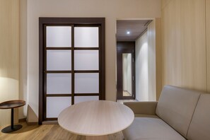 Family Room, 1 King Bed with Sofa bed, Non Smoking | Minibar, in-room safe, desk, laptop workspace
