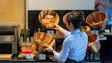 Desayuno buffet todos los días (EUR 18 por persona)