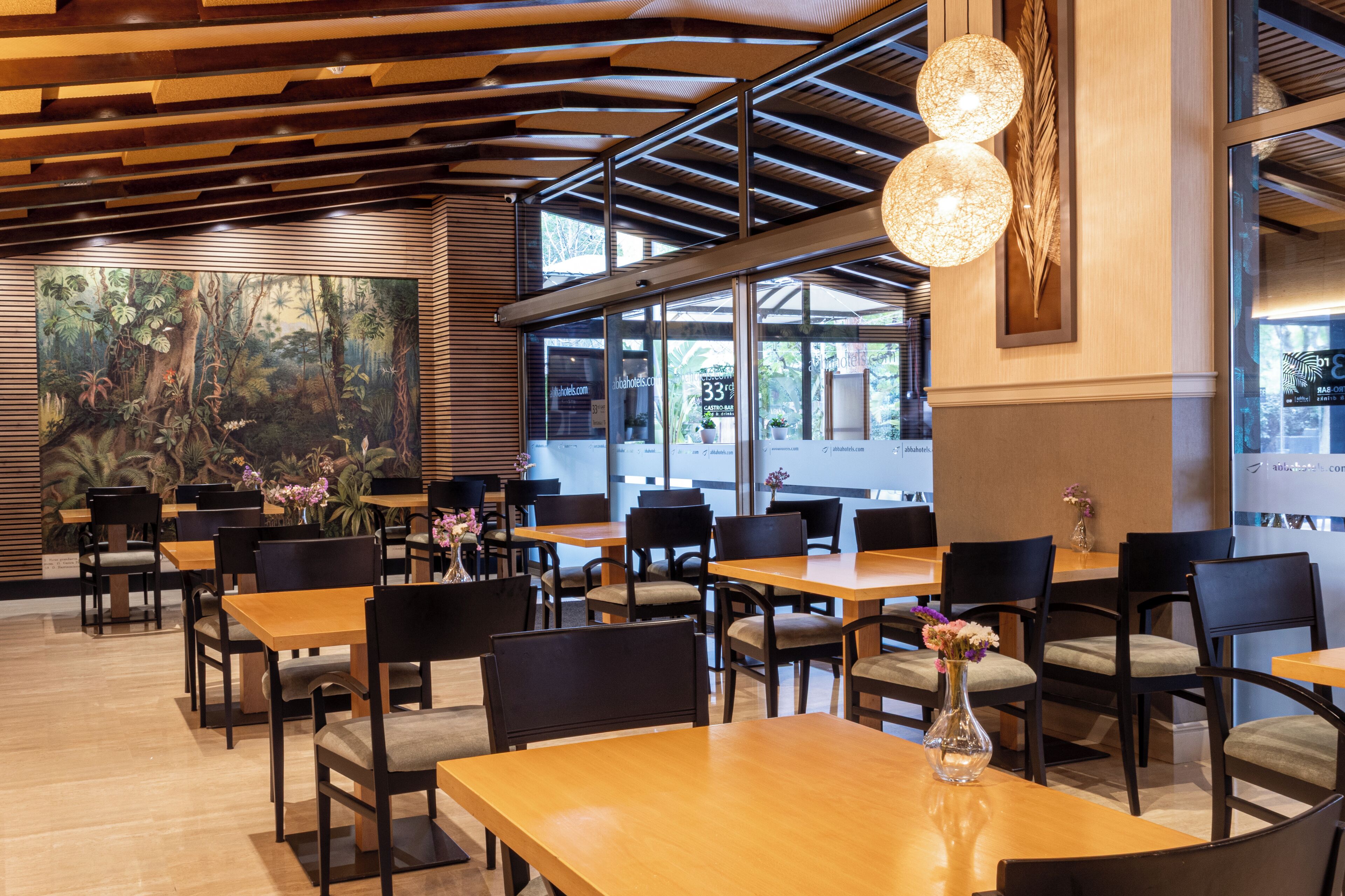 S'hi serveixen esmorzars i sopars 