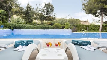 Seasonal outdoor pool, pool umbrellas