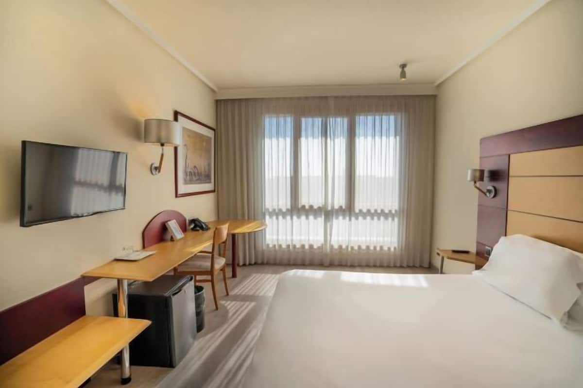 Minibar, in-room safe, desk, laptop workspace