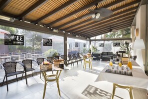 Café da manhã e jantar