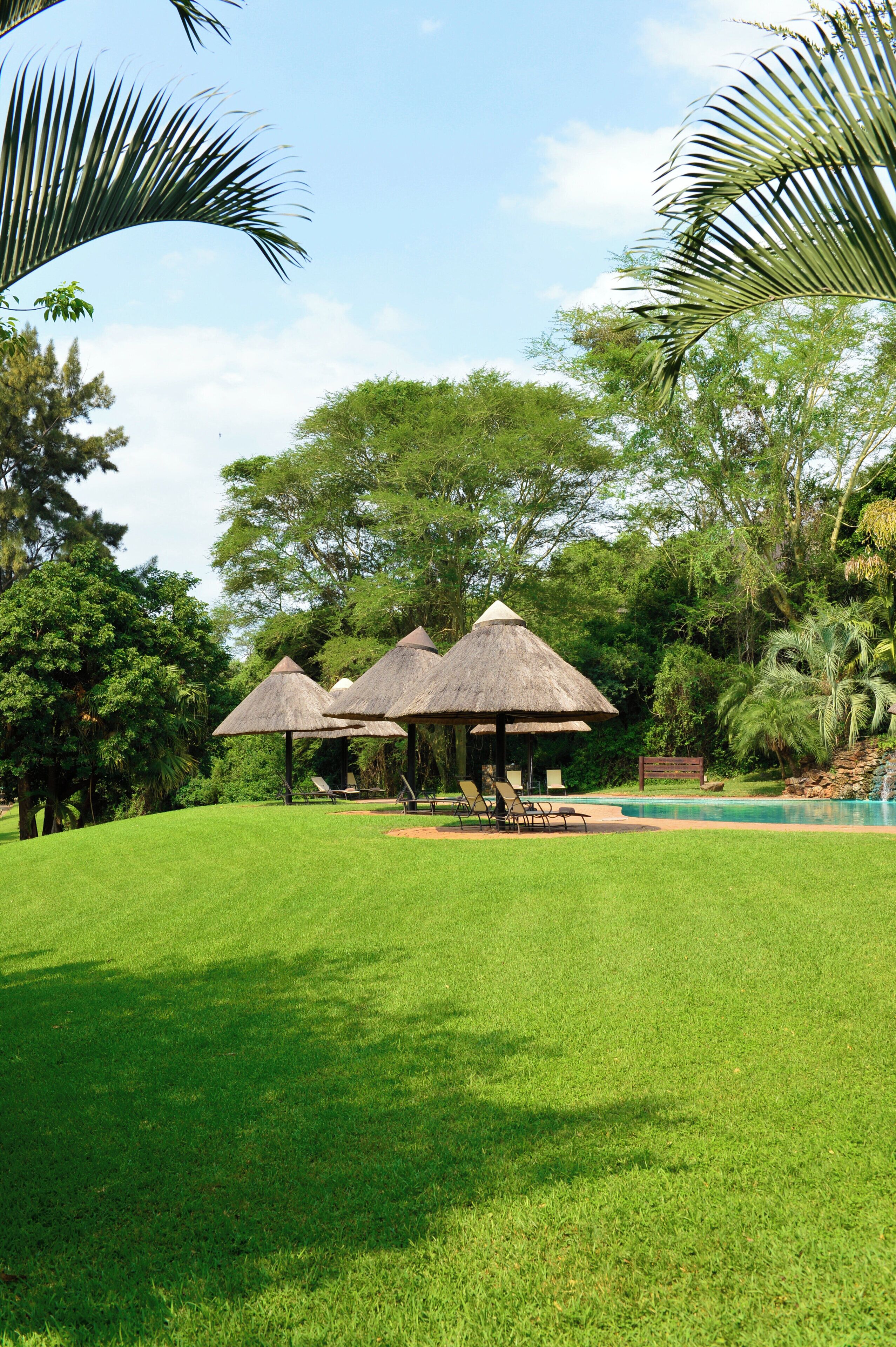 Kolam renang terbuka, kerusi lepak pantai 