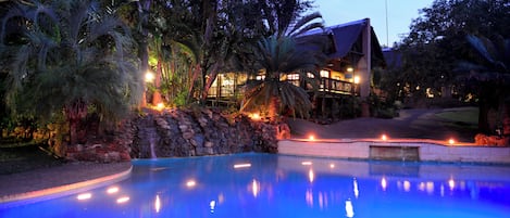 Outdoor pool, sun loungers