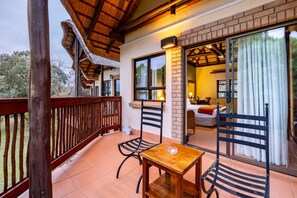 Classic Room | 1 bedroom, minibar, in-room safe, individually decorated