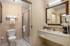 Gratis toiletartikelen, een haardroger, handdoeken