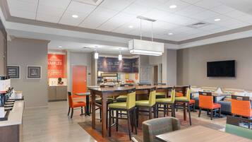 فطور أوروبي مجانًا يوميًا