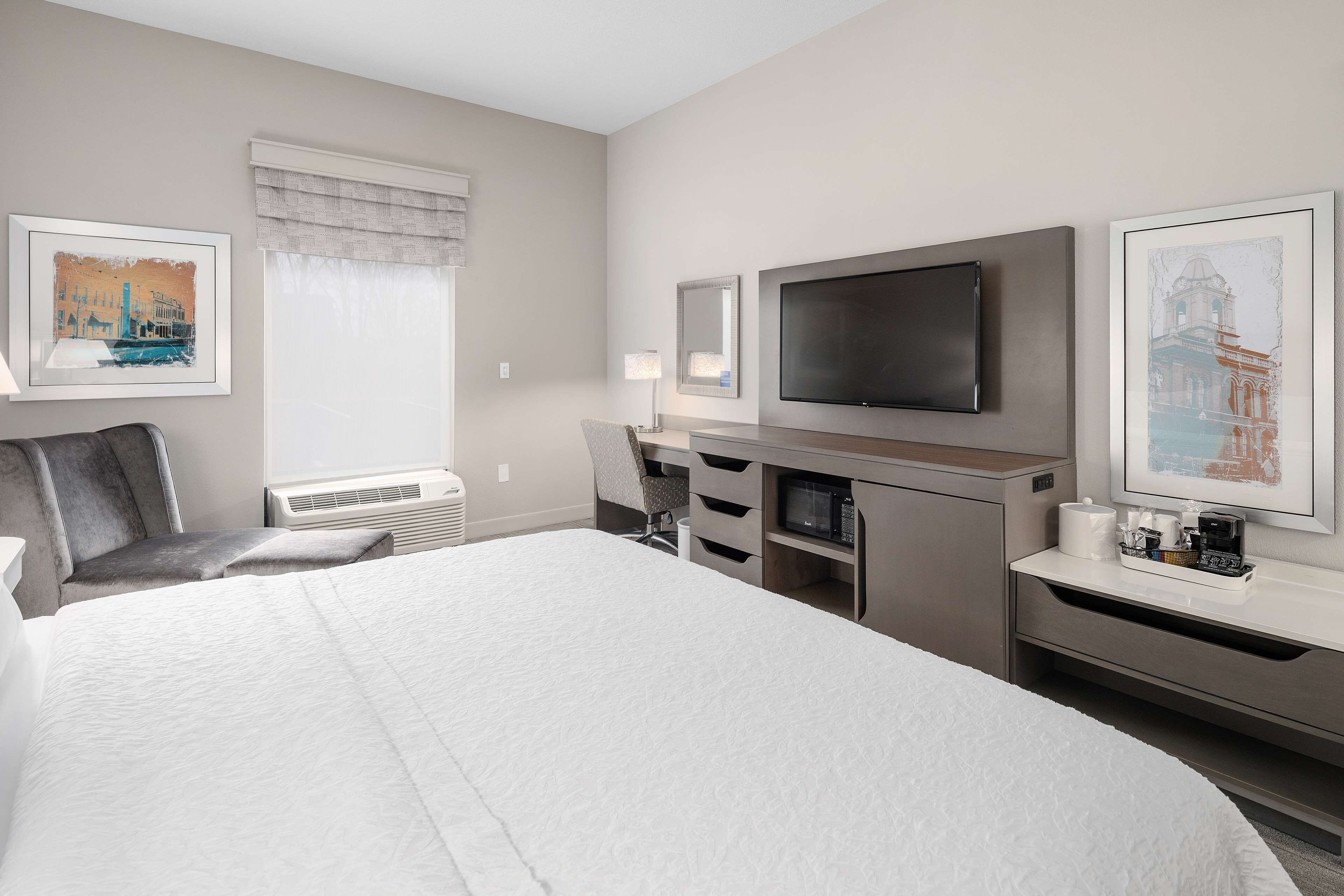 room, 1 king bed, accessible, non smoking | in-room safe, desk, blackout curtains, iron/ironing board