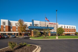 Exterior - Hampton Inn McHenry (McHenry)