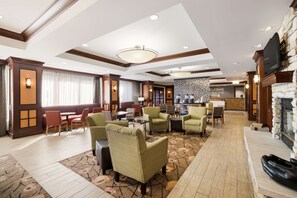 Lobby - Hampton Inn McHenry (McHenry)