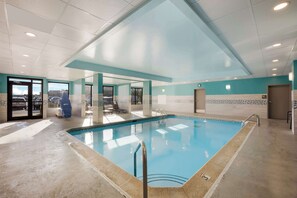 Indoor pool, sun loungers