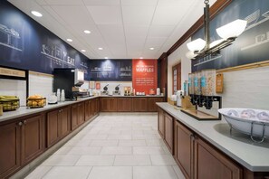 Free daily buffet breakfast - Hampton Inn McHenry (McHenry)