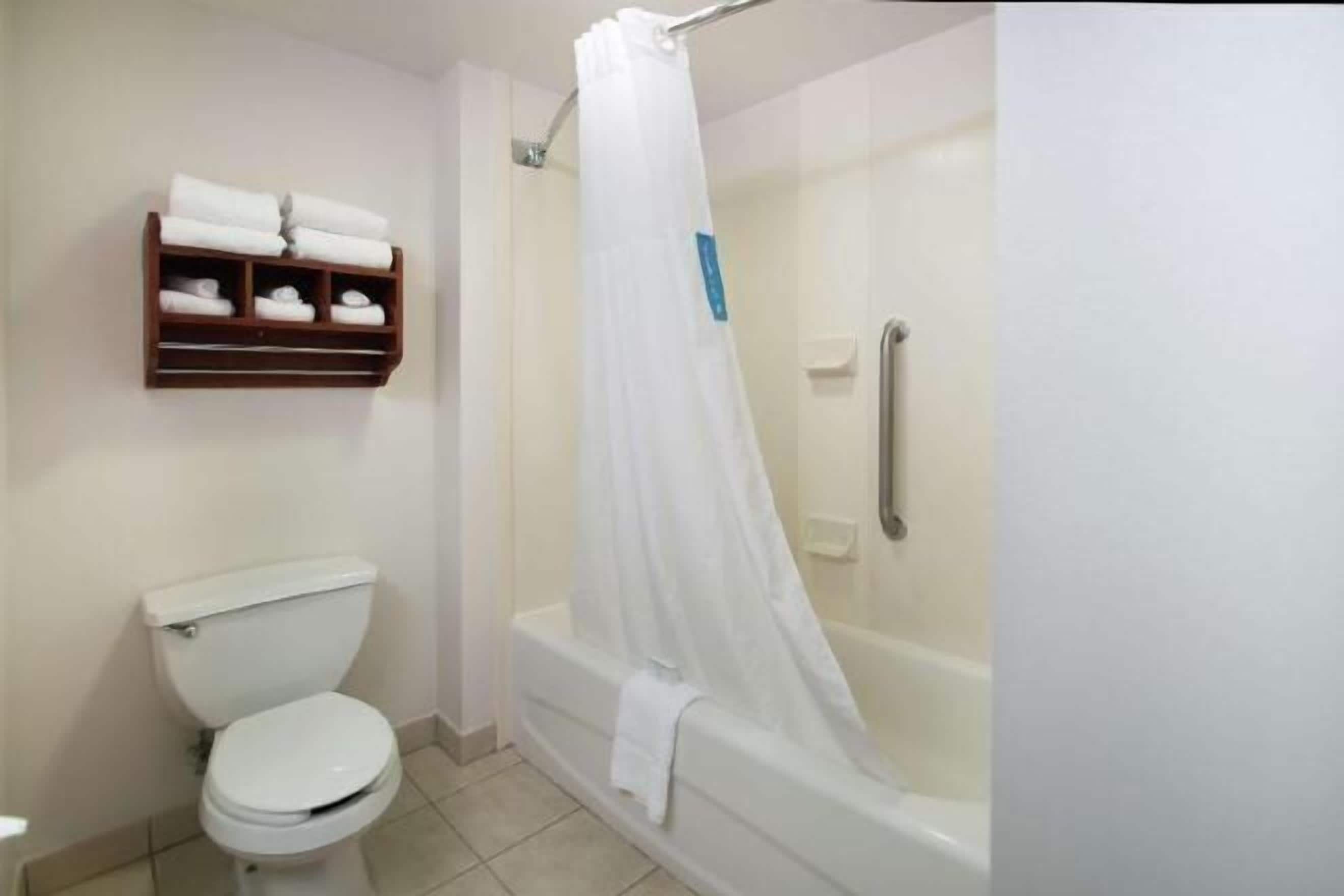 Bathroom | Free toiletries, hair dryer, towels, soap