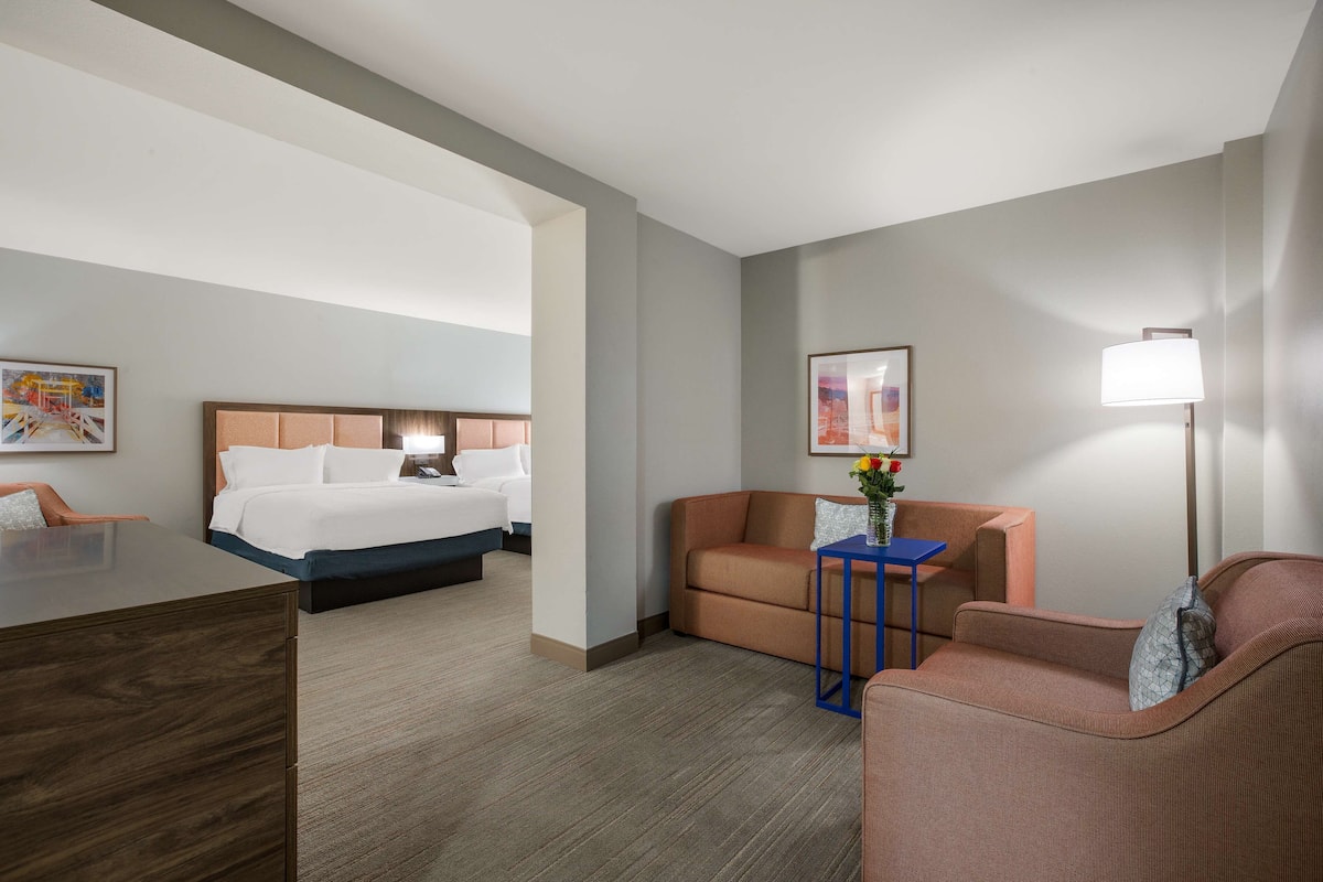 Suite, 1 Bedroom, Non Smoking | Living area | 42-inch flat-screen TV with cable channels, TV, pay movies