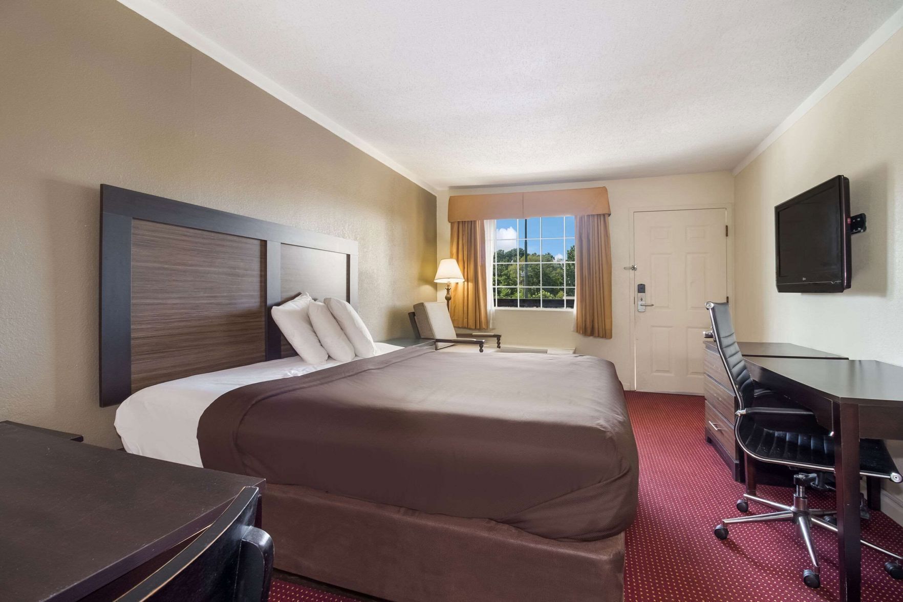 Desk, blackout drapes, free WiFi, bed sheets