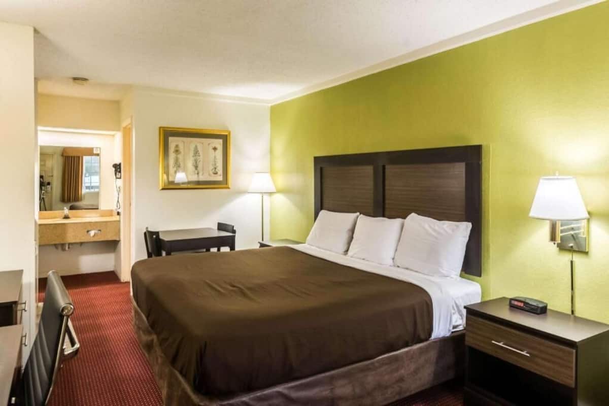 Desk, blackout curtains, free WiFi, bed sheets