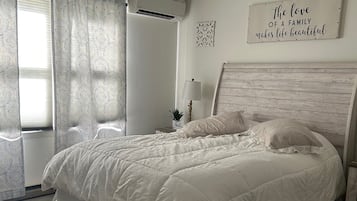 2 Bedroom Condo 1/2 mile from base | Iron/ironing board, WiFi, bed sheets