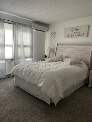 2 Bedroom Condo 1/2 mile from base | Iron/ironing board, WiFi, bed sheets - Jiminy Peak Mountain Resort (Hancock)