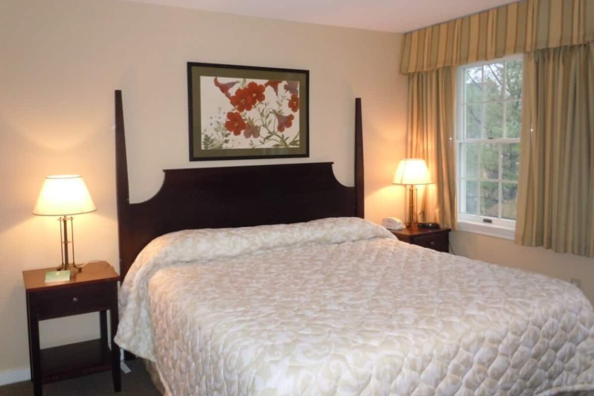 Suite, 1 Bedroom | 3 bilik tidur, seterika/papan seterika, Wi-fi, cadar katil