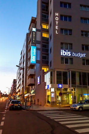Façade de l’hébergement – soirée/nuit