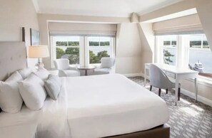Premium bedding, in-room safe, desk, blackout drapes