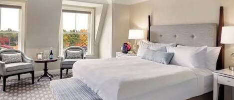 Sängtillbehör av högsta kvalitet och värdeförvaringsskåp på rummet