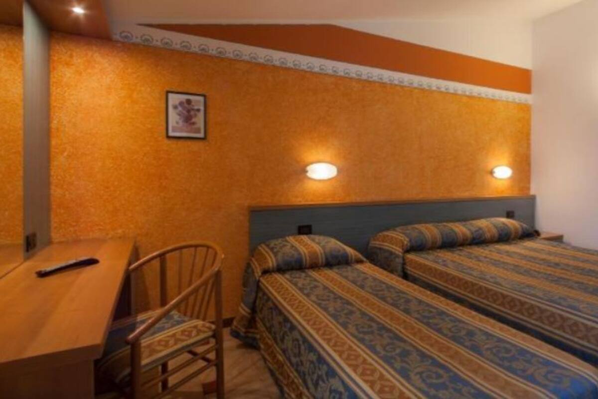 In-room safe, desk, laptop workspace, soundproofing
