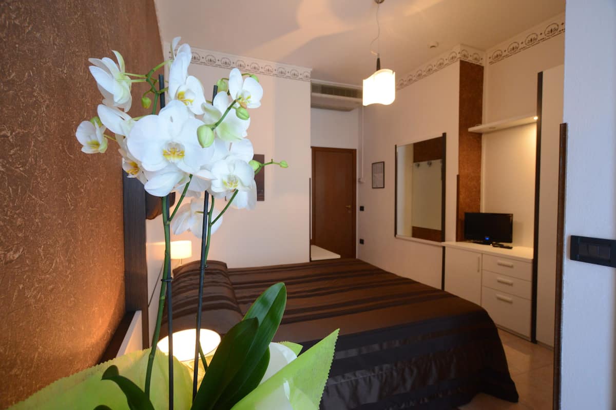 In-room safe, desk, laptop workspace, soundproofing