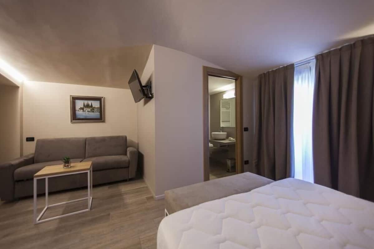In-room safe, desk, laptop workspace, soundproofing