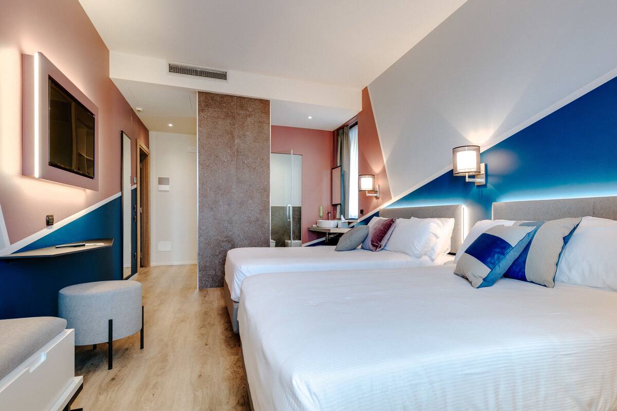 In-room safe, desk, laptop workspace, soundproofing
