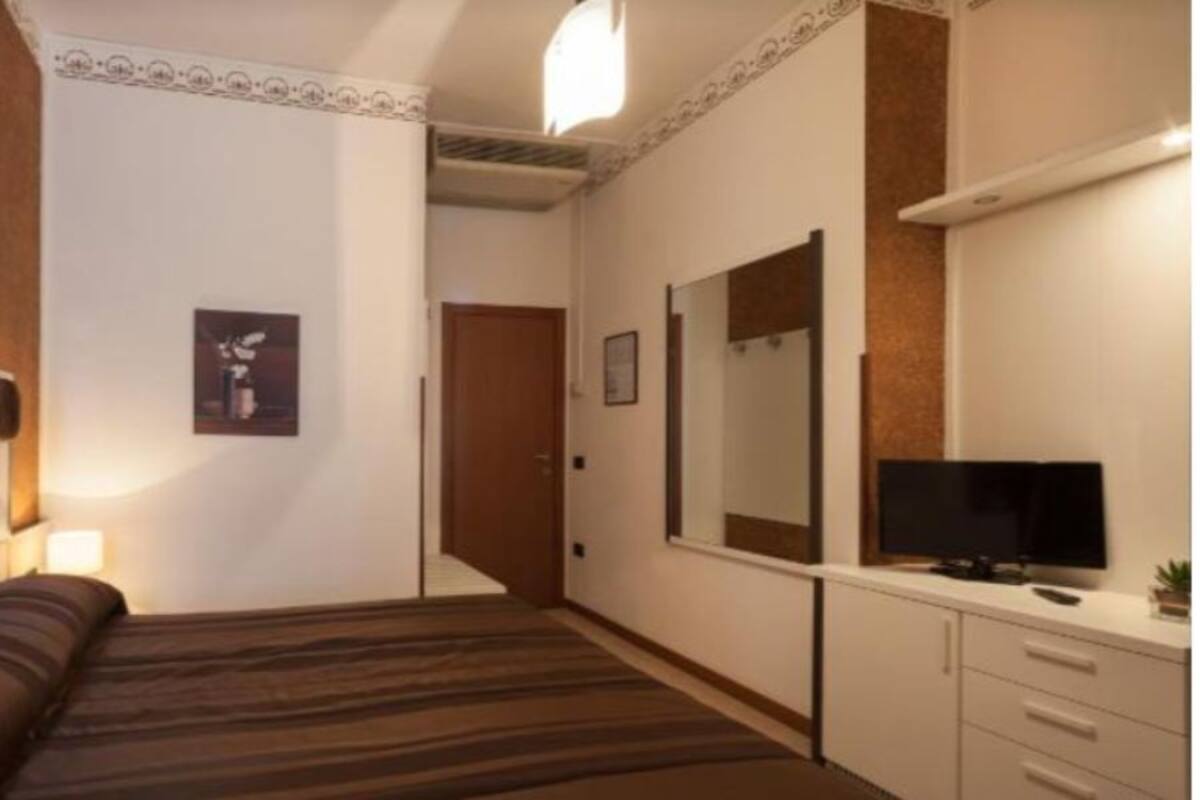 In-room safe, desk, laptop workspace, soundproofing