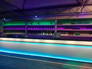 Bar au bord de la piscine