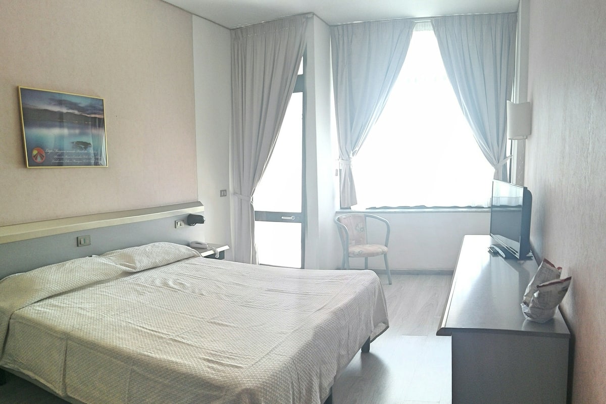 Superior Double Room | 1 bedroom, minibar, in-room safe, desk