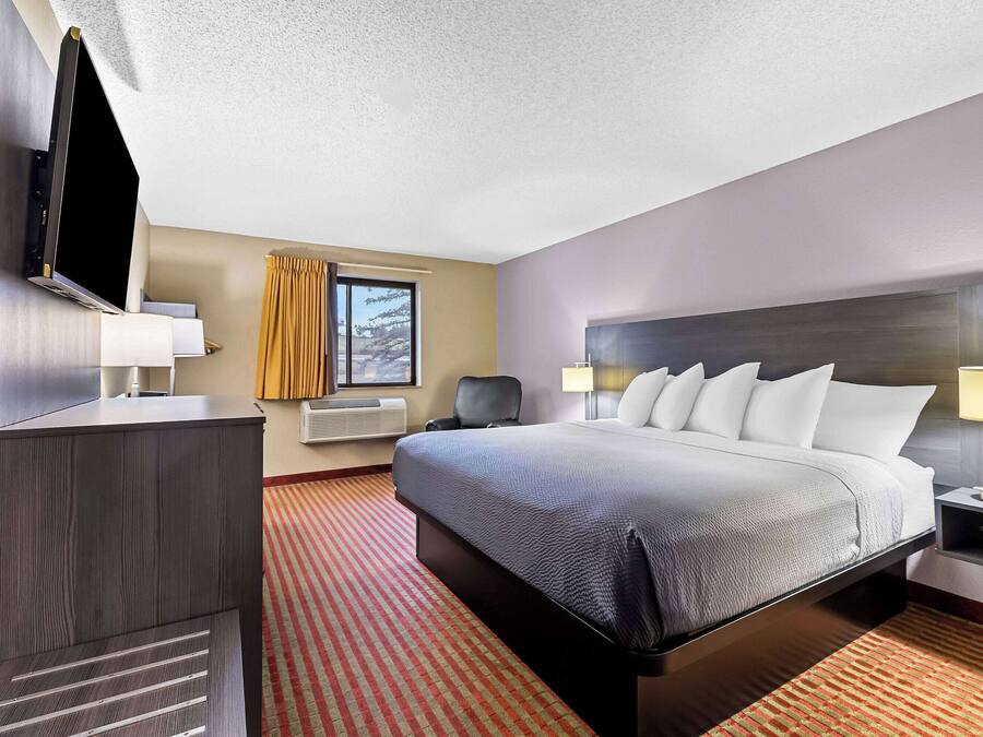 Desk, iron/ironing board, free cots/infant beds, rollaway beds