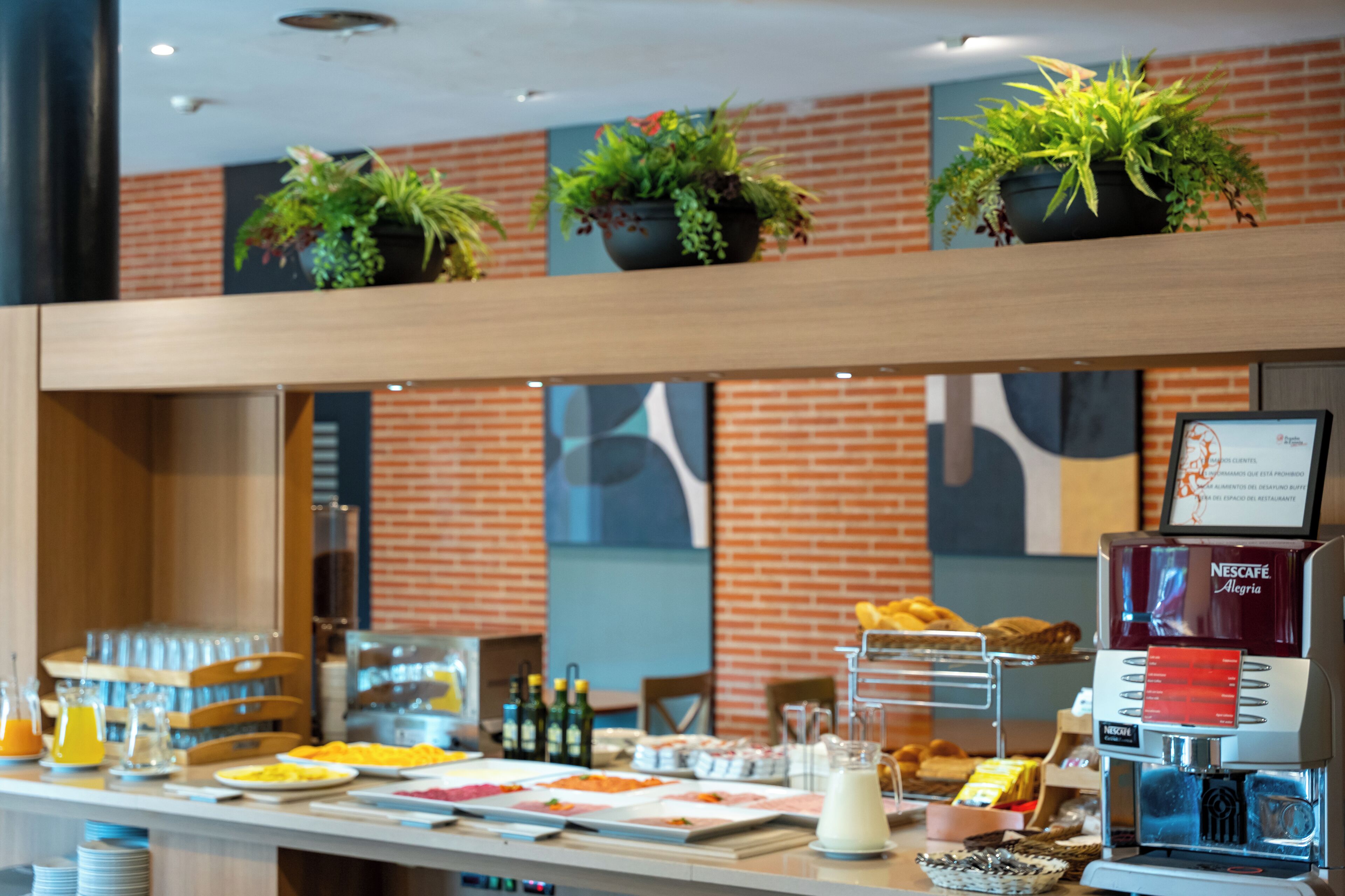 Se sirven cenas y cocina local 