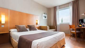 Habitación urbana | Caja de seguridad en la habitación, escritorio y insonorización