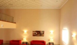 Desk, soundproofing, free WiFi, bed sheets