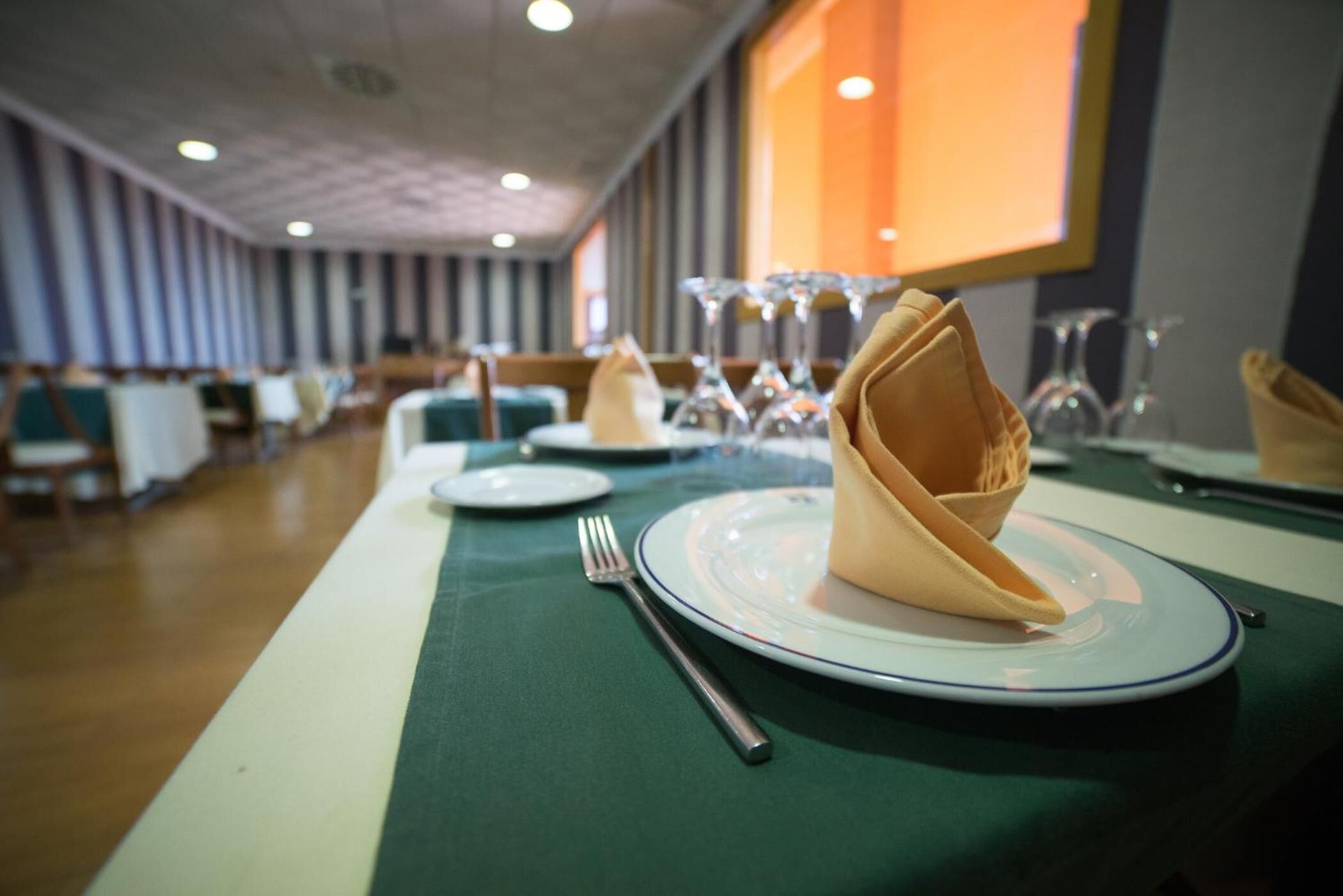 Ze serveren er ontbijt, lunch en diner 