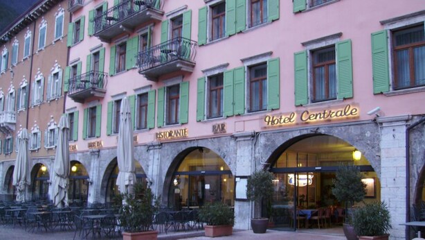 Unclassified image, 1 of 25, button - Centrale (Riva del Garda)
