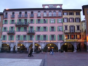 Façade de l’hébergement  – soirée/nuit