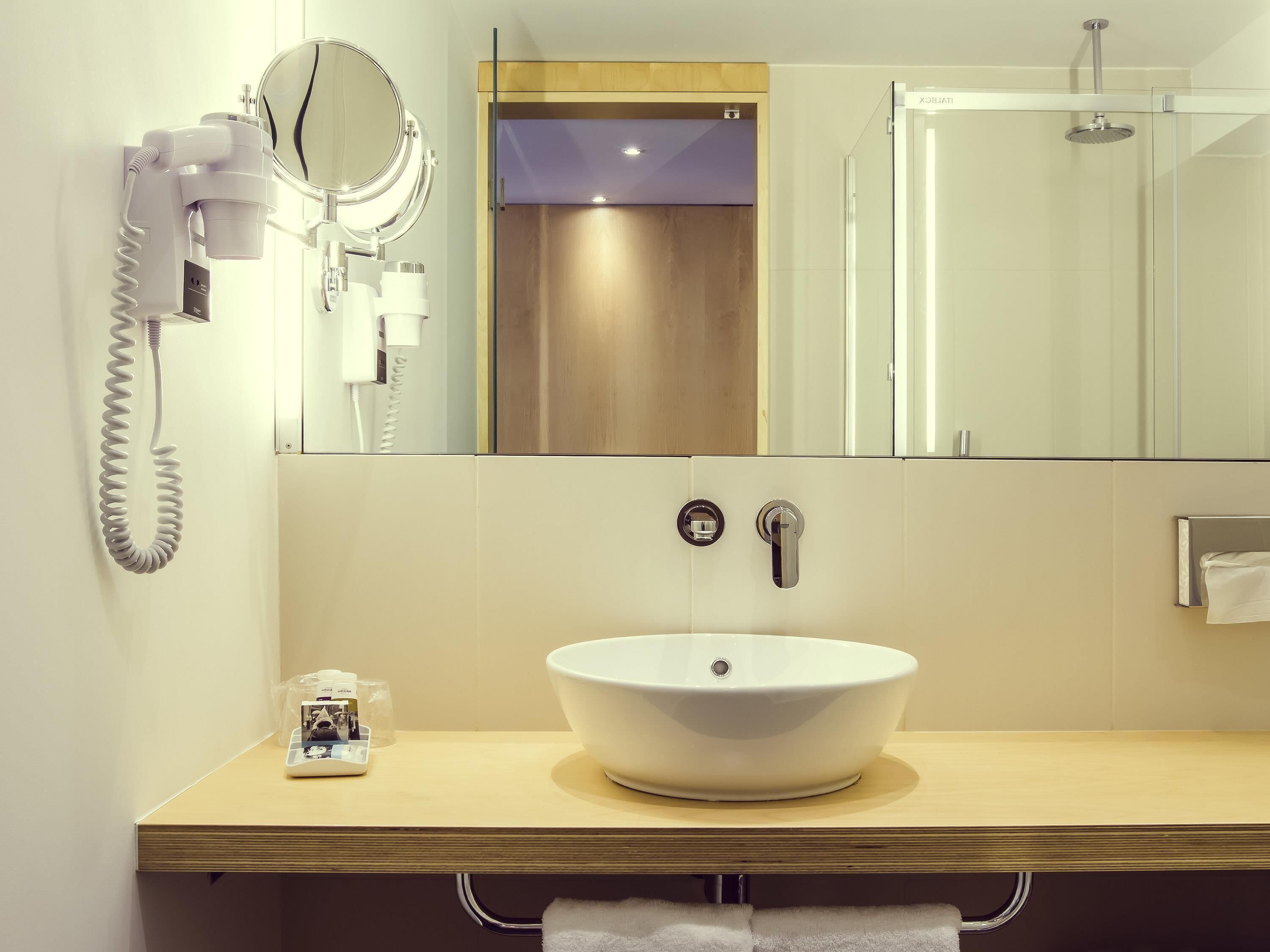 superior suite, 1 double bed, non smoking | minibar, in-room safe, desk, soundproofing