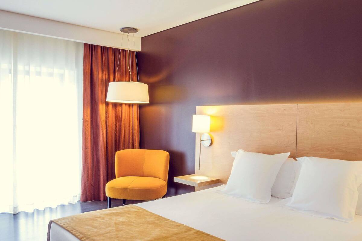 Minibar, két bảo mật tại phòng, bàn, phòng cách âm