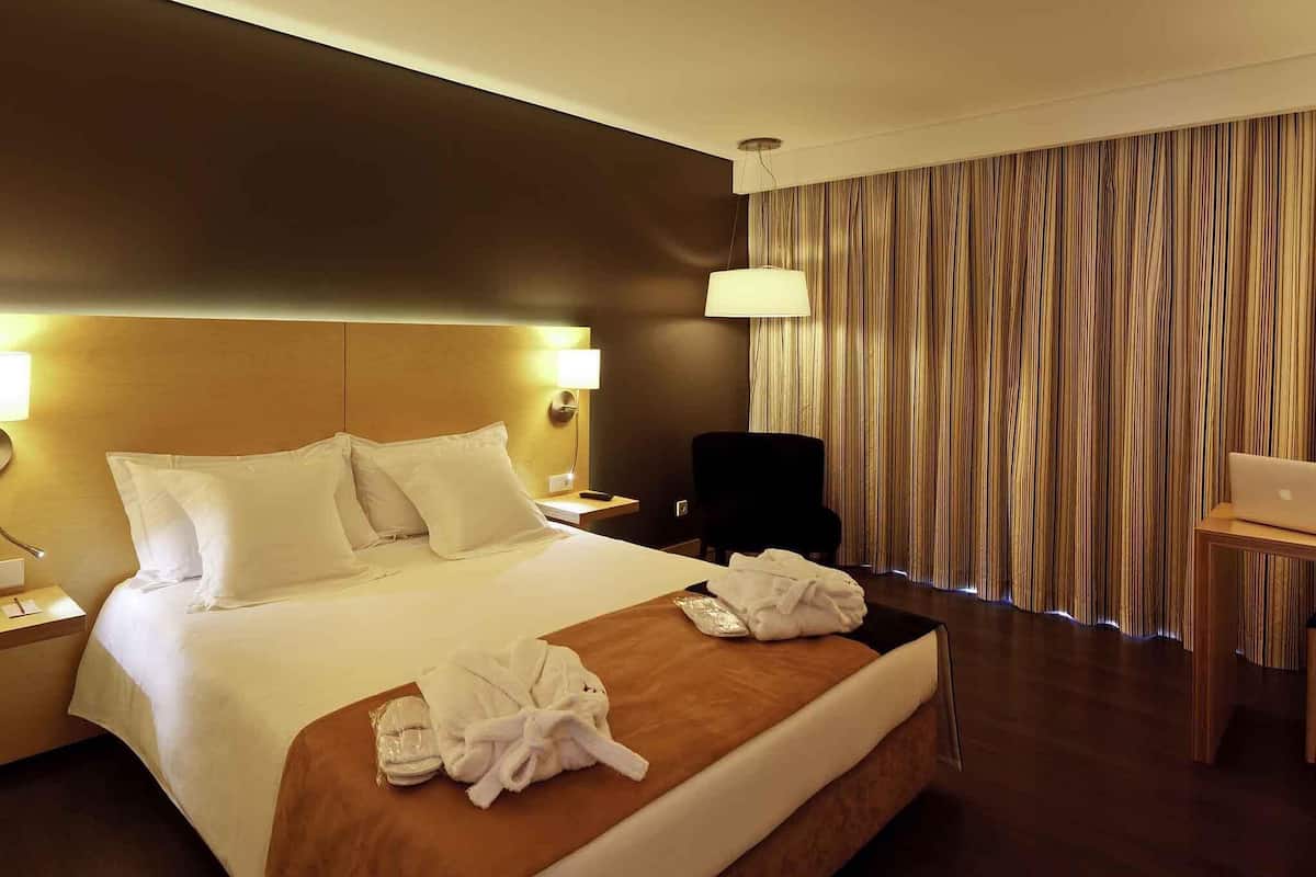 Privilege, Room, 1 Double Bed, Non Smoking, Balcony | Minibar, in-room safe, desk, soundproofing