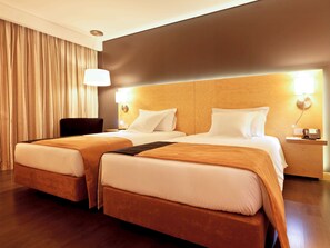 Standard Room, 2 Twin Beds, Non Smoking | Minibar, in-room safe, desk, soundproofing