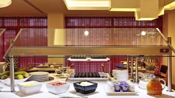 供应早餐、午餐和晚餐,地区菜