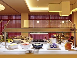 S'hi serveixen esmorzars, dinars, sopars i plats de cuina regional