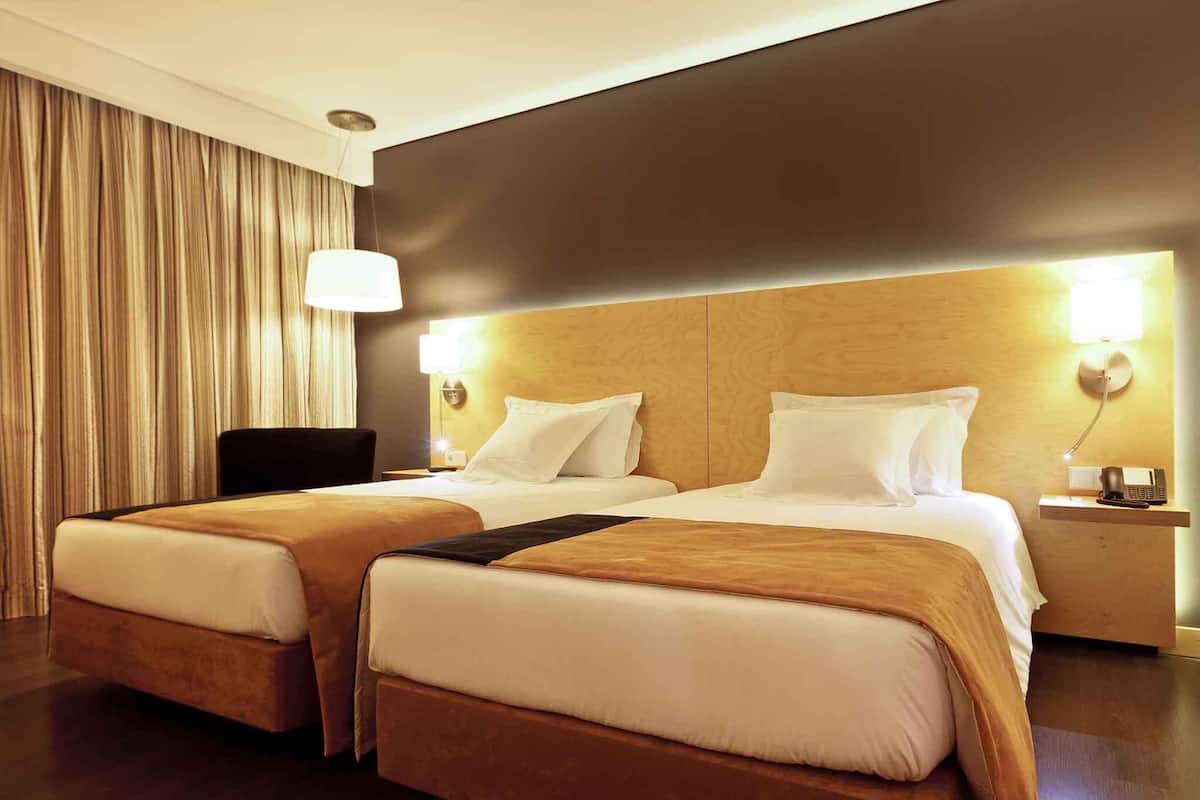 Standard Room, 2 Twin Beds, Non Smoking | Minibar, in-room safe, desk, soundproofing